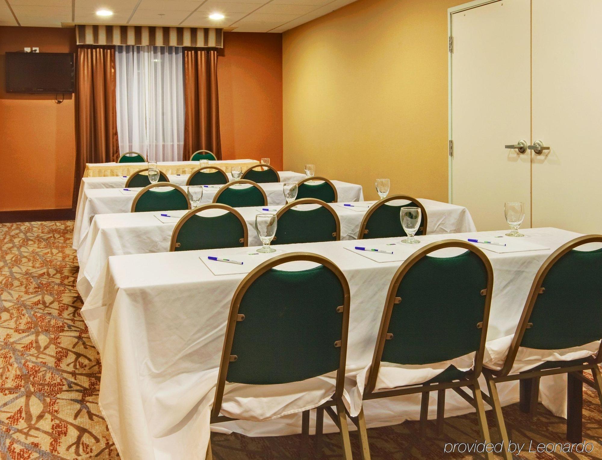 Holiday Inn Express Hotel & Suites Hamburg By Ihg Зручності фото