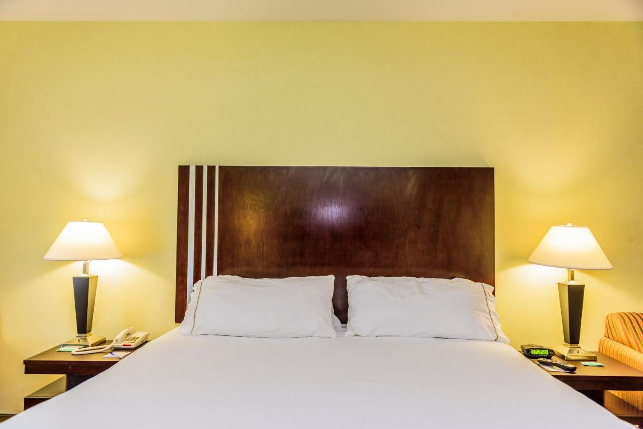 Holiday Inn Express Hotel & Suites Hamburg By Ihg Екстер'єр фото